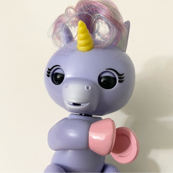 WowWee Fingerlings Alika Interactive Unicorn Toy - Picture 9 of 11